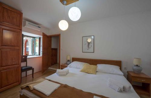 Cista Velika Villa | Traditional Stone House Perkovic
