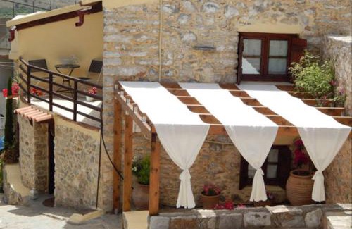 Apostoli House | Traditional stone house camari