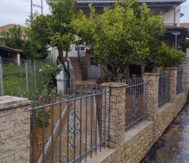 Archea Pissa House | Traditional Stone House-Ideal for families