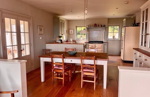Moycullen House | Traditional style home With 'lake View' 10/15 Minutes From Galway City