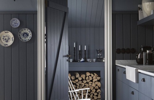 Hvalfjarðarsveit House | Traditional timber house by the sea