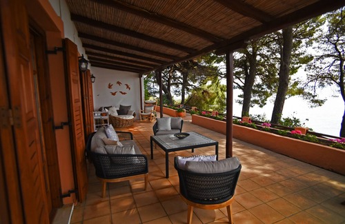 Kanapitsa Villa | Traditional villa Seagullstone, with private beach and magnificent view