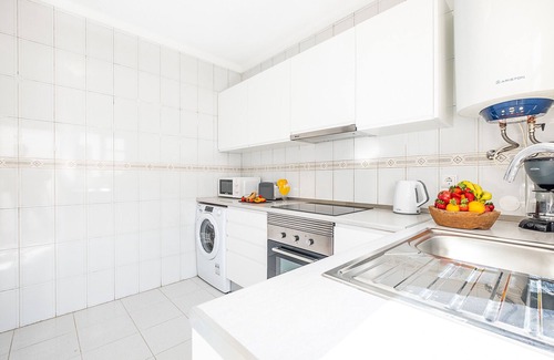 Montechoro Villa | TRADITIONAL VILLA, VERY WELL SITUATED, LARGE COMMUNAL SWIMMING POOL & GARDEN, A/C, WIFI