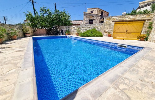Skarinou Apartment | Traditional Village Pool Apartment