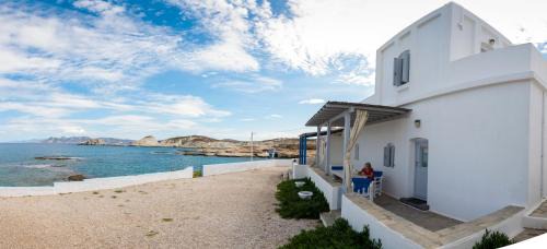 Mandrakia House | Traditional Waterfront House