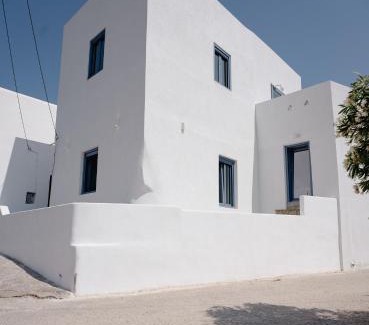 Piso Livadi House | Traditional White House