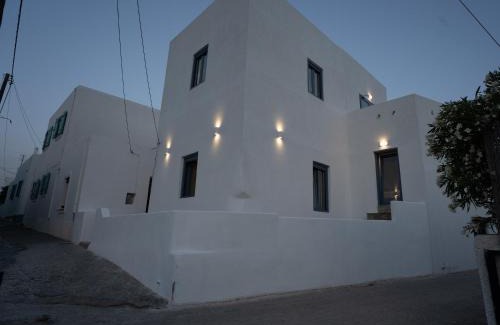 Piso Livadi House | Traditional White House