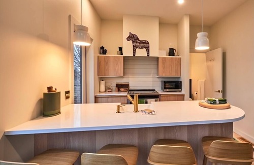 North Hero House | Tradstuga: tree cottage