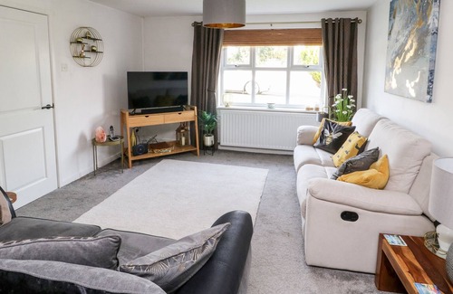 Bodorgan Cottage | TRAETH Y BRYN, pet friendly, character holiday cottage in Pen-Lon