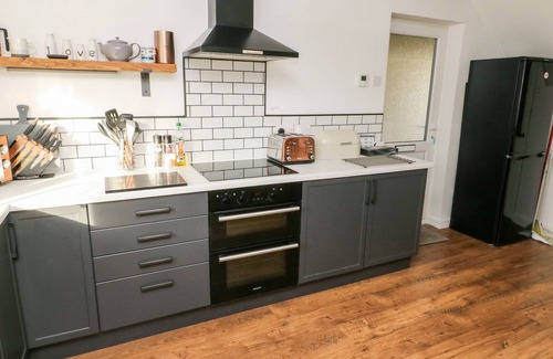 Bodorgan Cottage | TRAETH Y BRYN, pet friendly, character holiday cottage in Pen-Lon