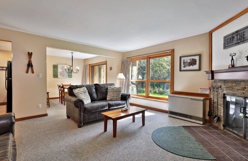 Central Vermont- Killington Condo | Trail Creek Killington Condos #18: Ski Home Trail. Bus. Hot Tub. Pool.
