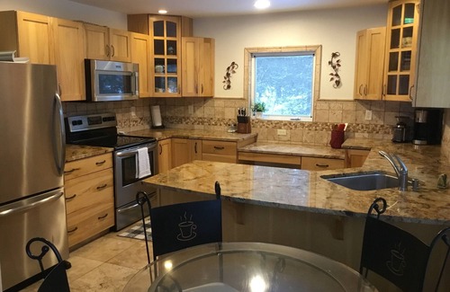 Moose Pass Cabin | Trail Lake View Luxury Cottage