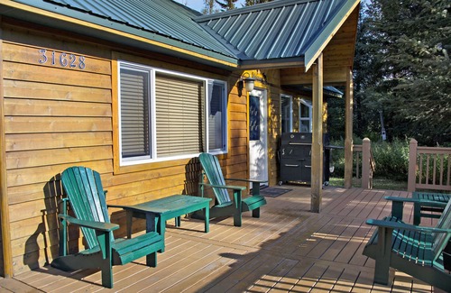 Moose Pass Cabin | Trail Lake View Luxury Cottage