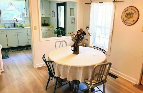 Abingdon House | Trail's Bend Farmhouse-Bike,Hike,Float,Sip