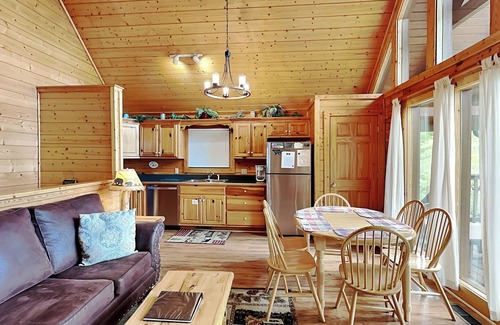 Black Bear Falls Cabin | Trail's End