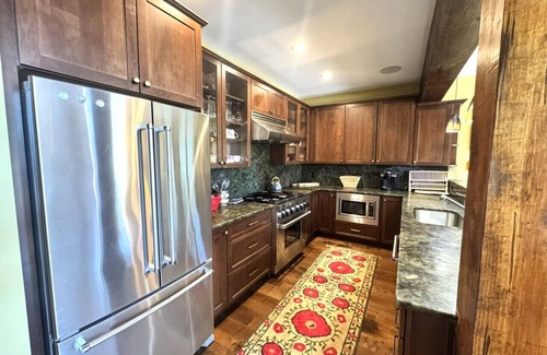 West Dover House | Trailedge Townhome-Ski on/off, Walk to lodge