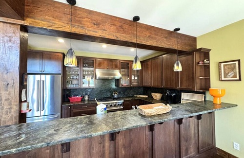 West Dover House | Trailedge Townhome-Ski on/off, Walk to lodge