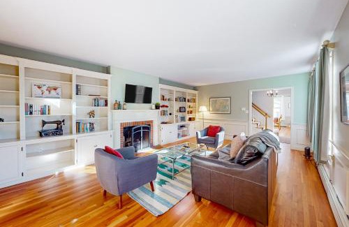 North Falmouth House | Trails & Beach Getaway