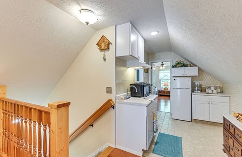 Rockfield Apartment | Trails & Fishing Pond at Serene Delphi Getaway