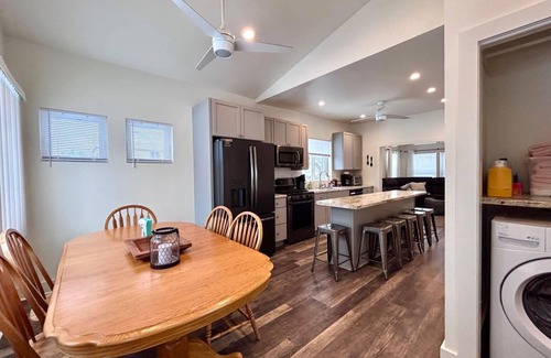 Wakefield House | Trailside #1 Summer fun~ AC, HotTub, ATV, hiking, waterfalls, fishing, boat