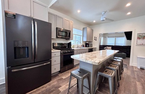 Wakefield House | Trailside #1 Summer fun~ AC, HotTub, ATV, hiking, waterfalls, fishing, boat