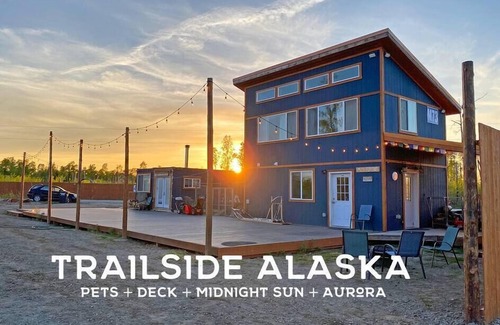 Willow House | Trailside Alaska - King, Wifi, Shower, Kitchen/Coffee, Deck