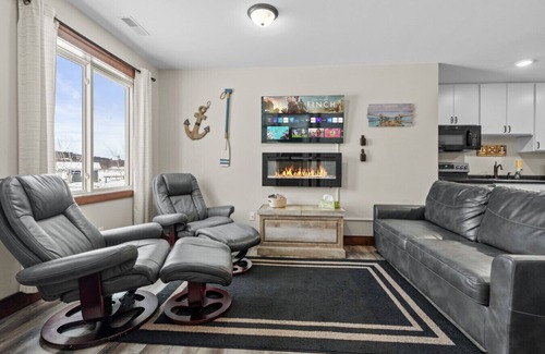 Houghton Cabin | Trailside Cabin #4, across the Lake from MTU, next to boat & snowmobile rentals