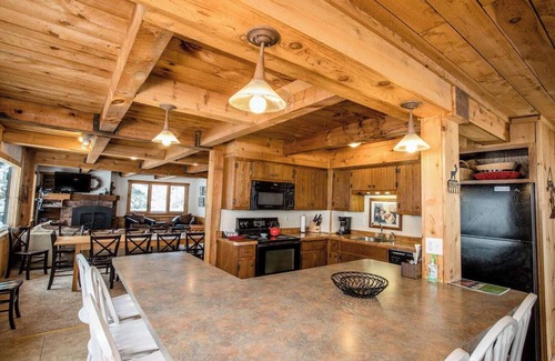 Bessemer House | Trailside Home on Alpen Trail with Hot Tub & Allows Dogs
