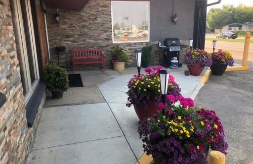 Lloydminster Hotel | Trailside Inn