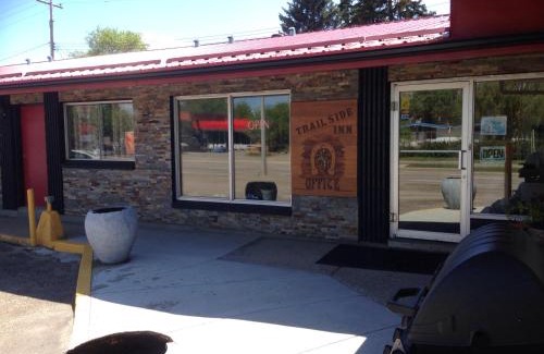 Lloydminster Hotel | Trailside Inn