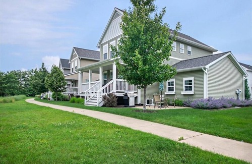 Benton Harbor House | Trailside Retreat at Harbor Shores