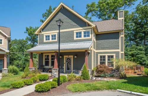 Silver Ridge House | Trailside Tranquility