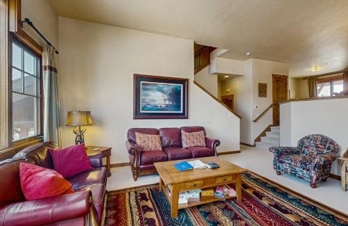 Bear Crossing House | Trailside Tranquility