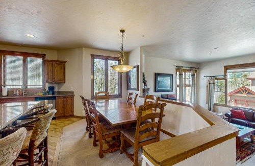 Bear Crossing House | Trailside Tranquility