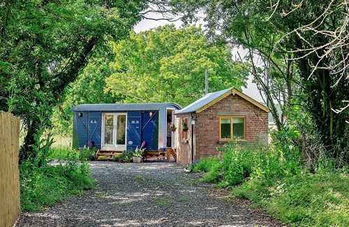 Stoney Stretton Ski Chalet | Train Carriage in Shrawardine with Starry Nights