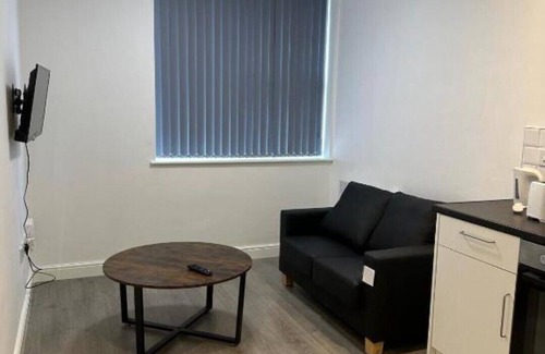 Scunthorpe Apartment | Train Station Aparthotel - Free Wifi, Free Parking Deluxe Double Studio