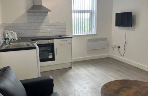 Scunthorpe Apartment | Train Station Aparthotel - Free Wifi, Free Parking Deluxe Double Studio