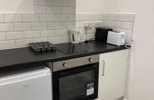 Scunthorpe Apartment | Train Station Aparthotel - Free Wifi, Free Parking Deluxe Double Studio