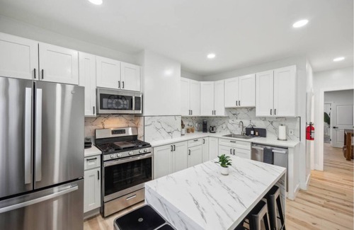 Ampere Apartment | Train to NYC~7 min walk; Near American Dream/MetLife Stadium/EWR/Prudential Cent
