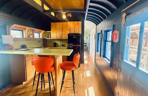 Grand Coteau House | Train Wreck Inn - The Blue Train Car