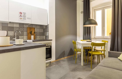 Trieste City Centre Apartment | Tram apartment for 4 Guests ☆ Wifi