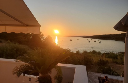 Marina San Gregorio House | Tramonto apartment, 50 m from the sea, breathtaking view, wifi, air conditioning.