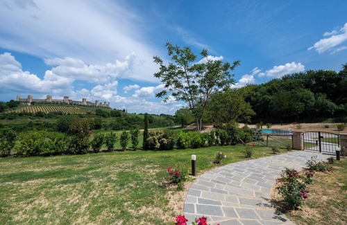Monteriggioni Apartment | Tramonto Apartment Shared Pool