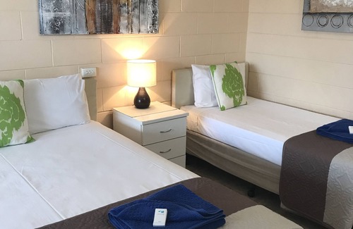 Sarina Hotel | Tramway Motel