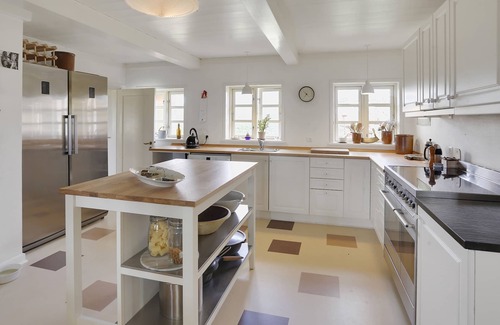Borre House | Tranehuset - holiday cottage with direct access to the beach - Møns Klint