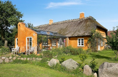 Borre House | Tranehuset - holiday cottage with direct access to the beach - Møns Klint