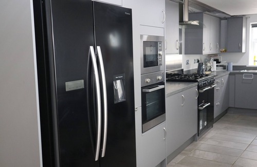 MacMerry House | Tranent Bridge House - 6 Bedroom Retreat