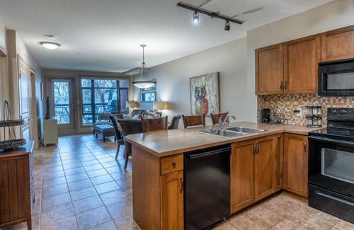 South Pandosy Apartment | Tranquil Apartment Overlooking Creek 244