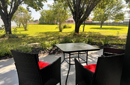 Forney House | Tranquil 1.5-Acre Retreat with Modern Comfort