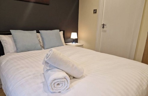 Blandford Saint Mary Apartment | Tranquil 1 Bed studio Flat